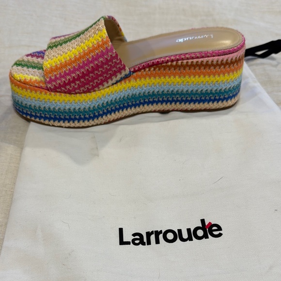 Larroude Platform Sandals Vibrant Summer Style - Picture 2 of 4
